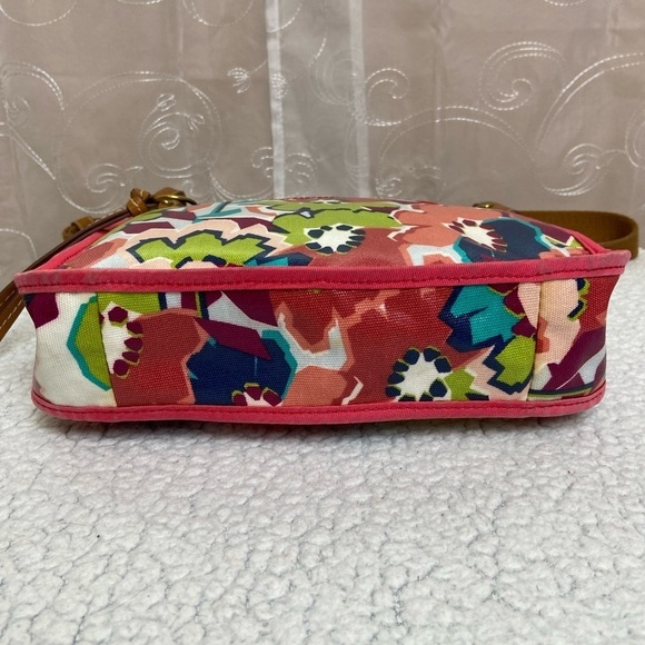 Fossil Coated Canvas Floral Crossbody Bag - Picture 6 of 16